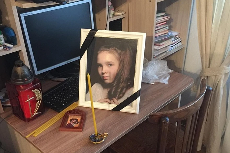 Так выглядит сегодня стол в комнате Алисы Витальевой. Снимок сделан дядей девочки Александром Войтенко.