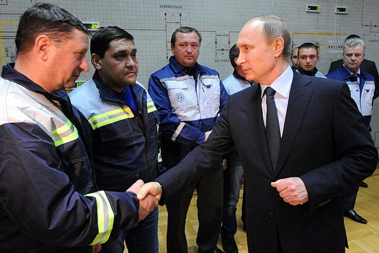 Путин подключил Крым к энергосистеме России