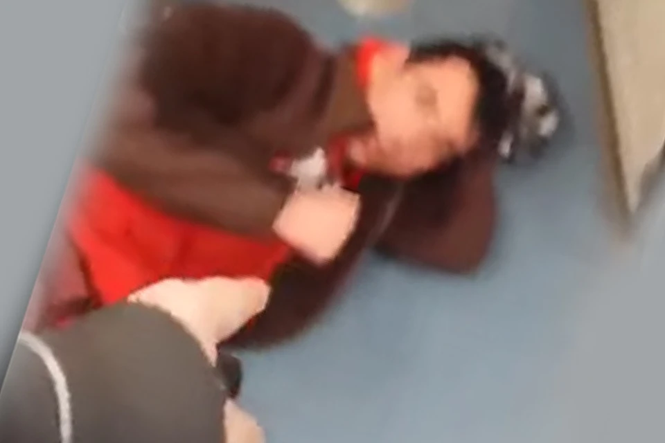 В сети Интернет появилось видео избиения мигранта в лондонском метро русским.