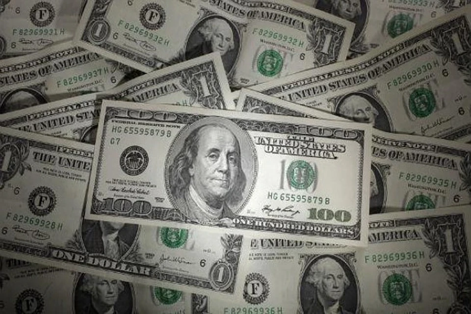 Официальные курсы мировых валют скинули почти по 3 рубля.