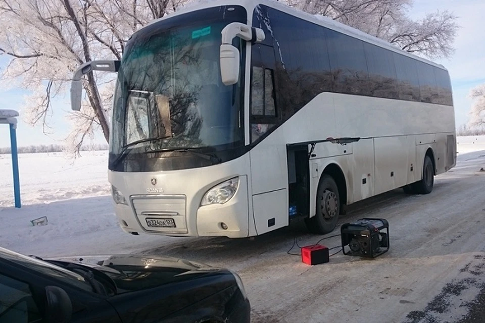 Автобус сломался в пути. Пассажирский автобус Ставрополь. Разбитый междугородный автобус. Автобус Астрахань Сочи.