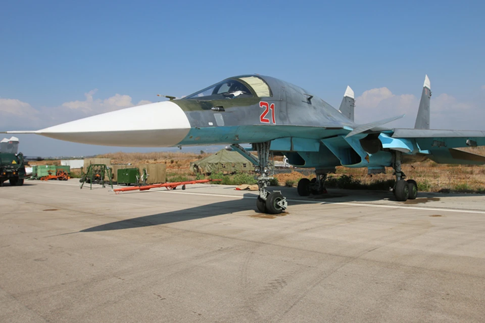 Российский Су 34 на аэродроме в Сирии