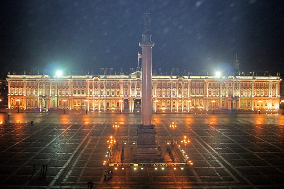 Великолепный, роскошный, блестящий музей, где влюбленные туристы почувствуют себя словно на балу в царской России. Или как в экранизации "Войны и мира". С такими эпитетами британцы поставили Эрмитаж на 4 место в рейтинге