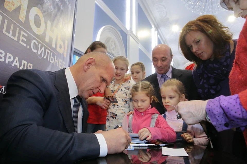 Александр Карелин пообщался со зрителями после показа фильма.