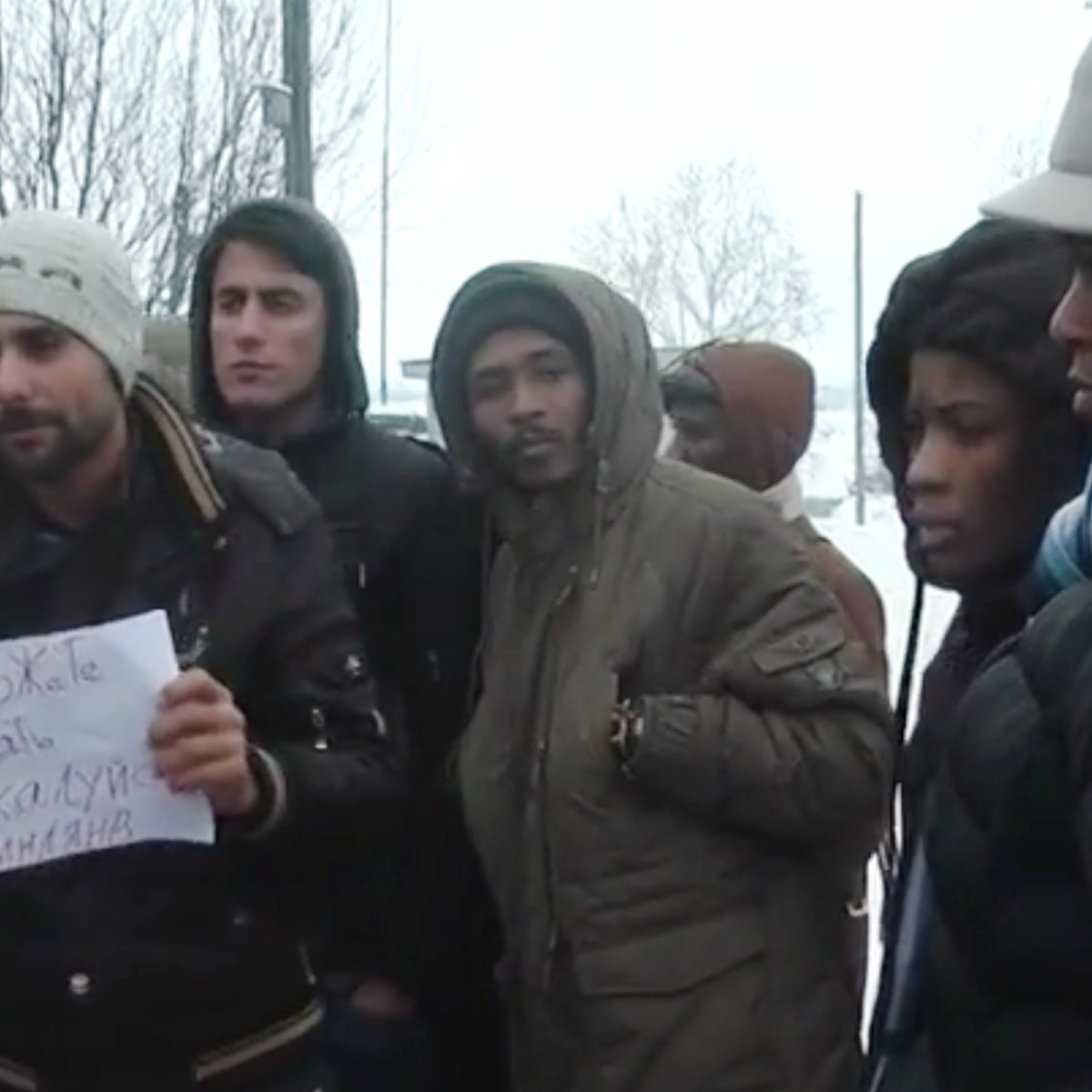 Арабские мигранты в Заполярье вышли на стихийный митинг и вежливо  попросились в Финляндию - KP.RU