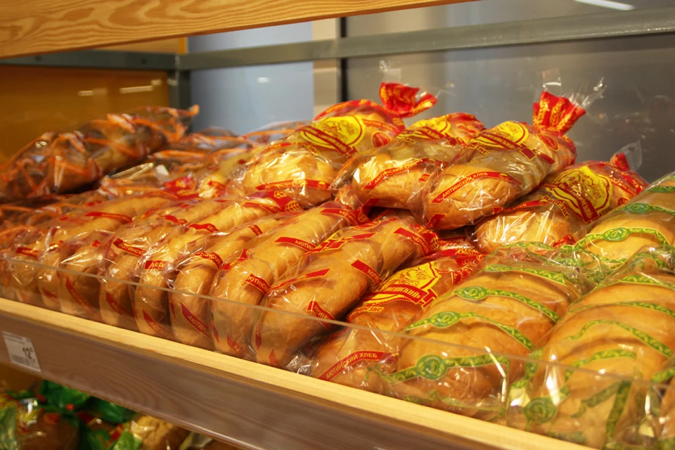 Люди рассказывают, что 27 марта в продуктовых магазинах Азовского района бесплатно раздавали хлеб.
