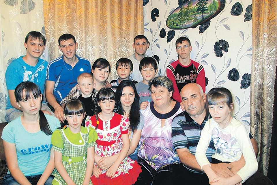 В семье Акуловых из города Березовский - 15 детей
