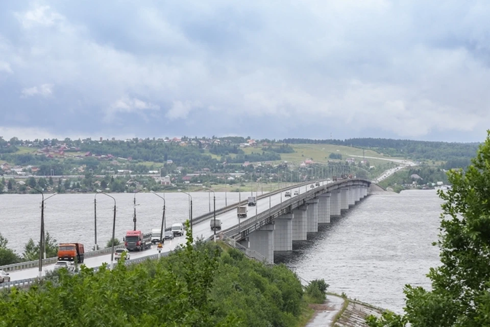 Новый мост через Чусовую будет построен параллельно существующему и станет первым проектом государственно-частного партнерства в Прикамье.