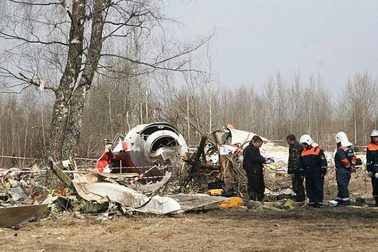Министр обороны Польши заявил о появлении новых данных по смоленской авиакатастрофе