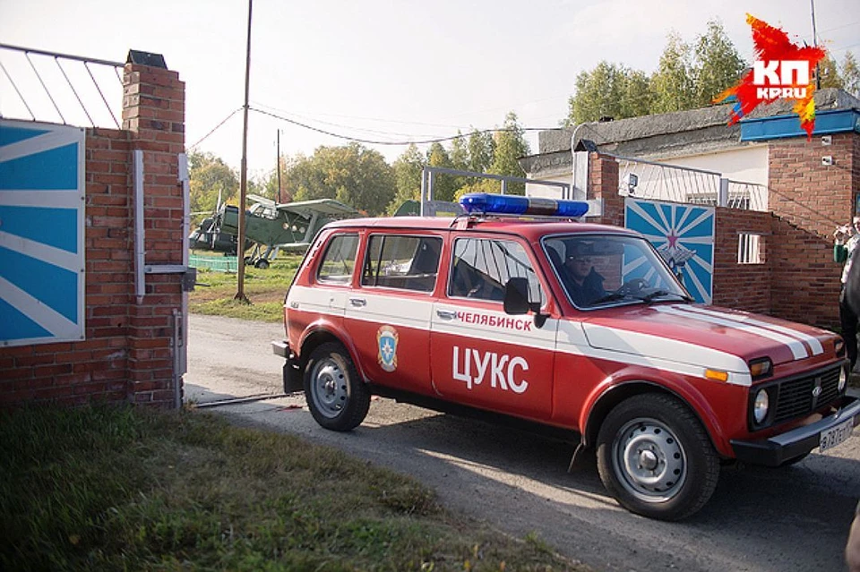 Машины МЧС выехали на место падения самолета.