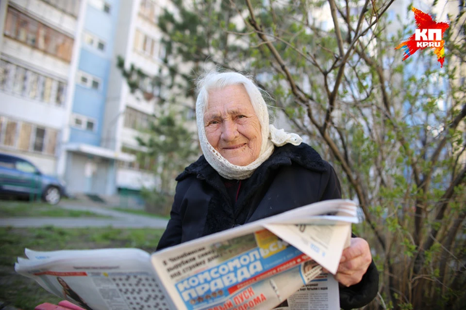 87-летняя пенсионерка голыми руками вынесла из подъезда горящую канистру с бензином