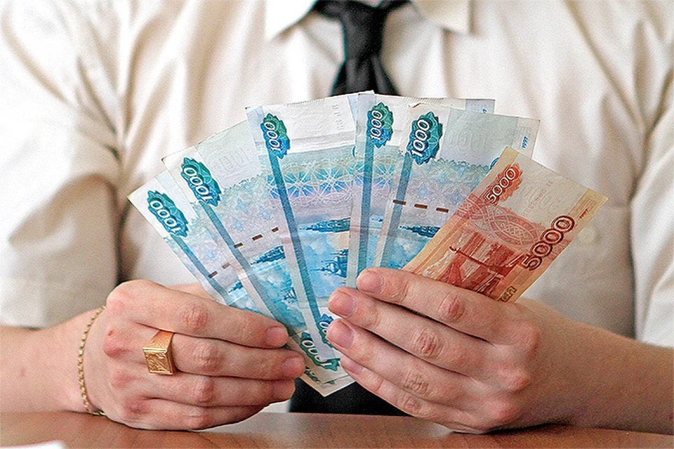 Цена на нефть резко опустилась, рубль устремится вниз.