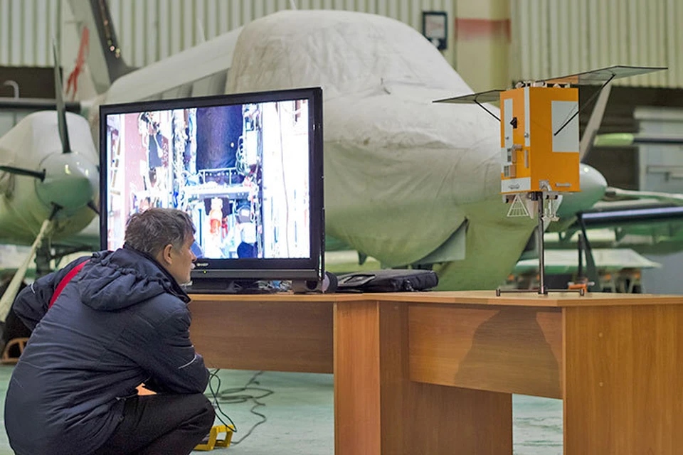Нано-спутник "Аист", созданный совместно самарскими студентами СГАУ и заводом "Прогресс" еще не потерян. От него ждут сигнала.