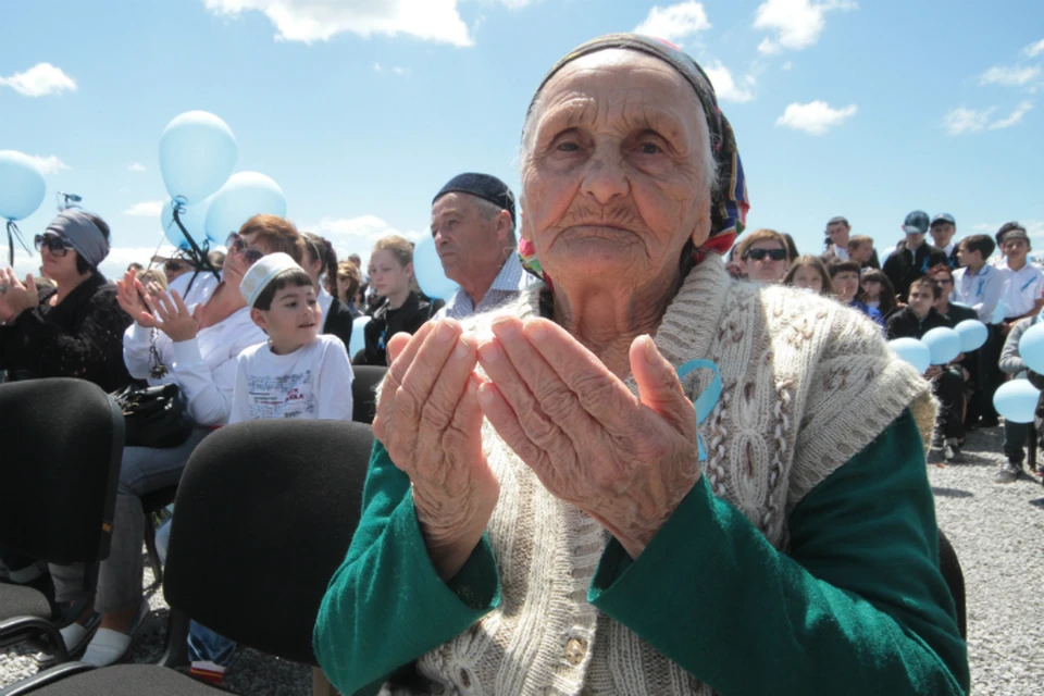 На открытии мемориала жертвам депортации в Крыму Фото: Алексей Павлишак/ТАСС