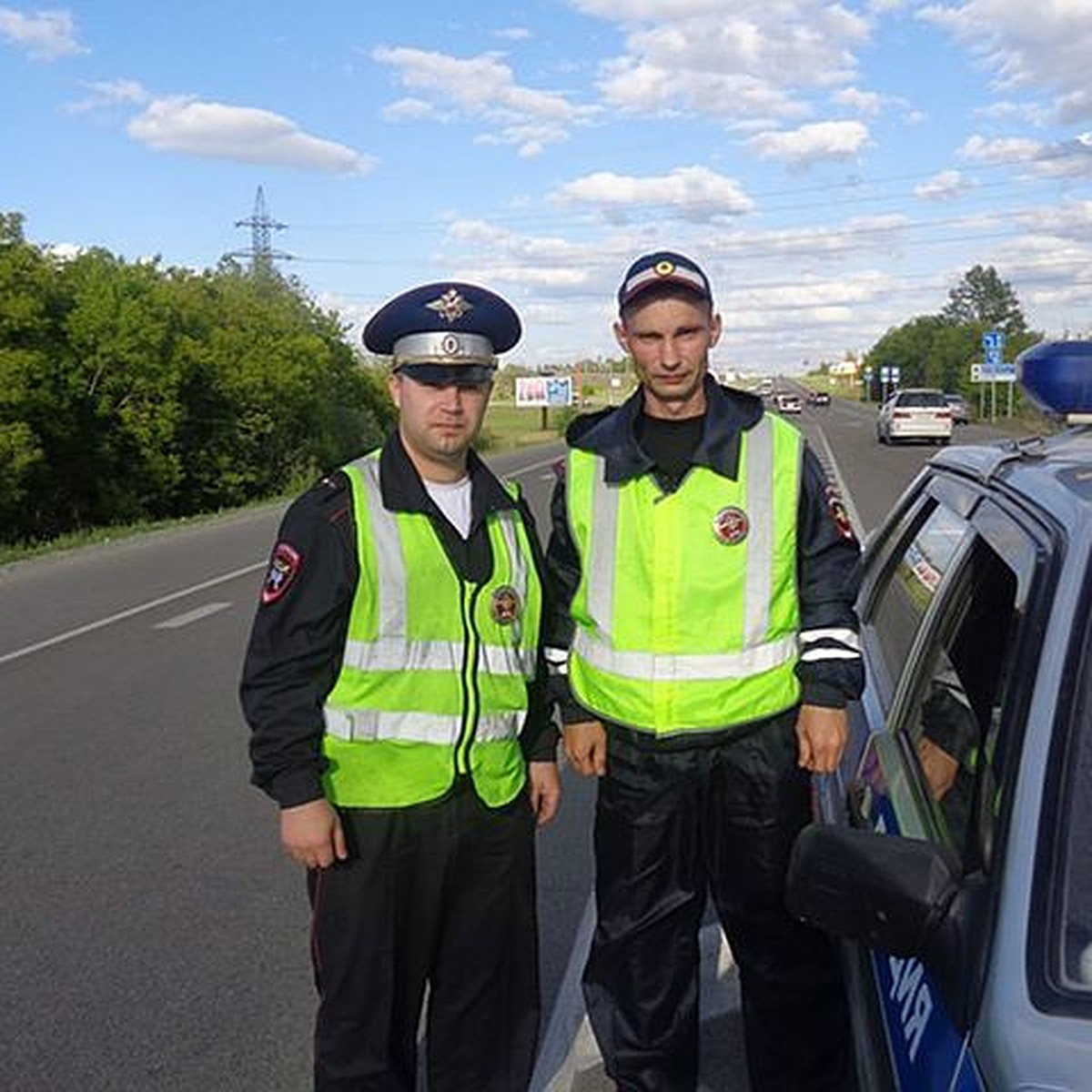 Полицейские на Алтае спасли из огня восьмерых человек - KP.RU