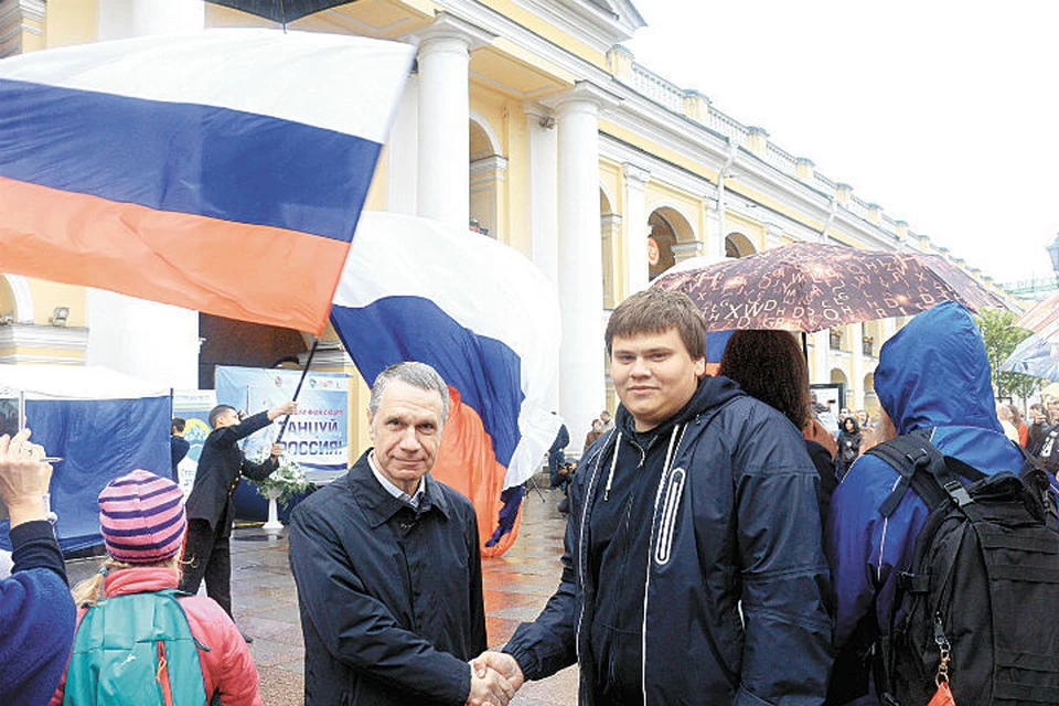 Федор Туркин и Георгий Борисов(«Добровольцы Петербурга») подарили городу шоу «Танцуй, Россия».