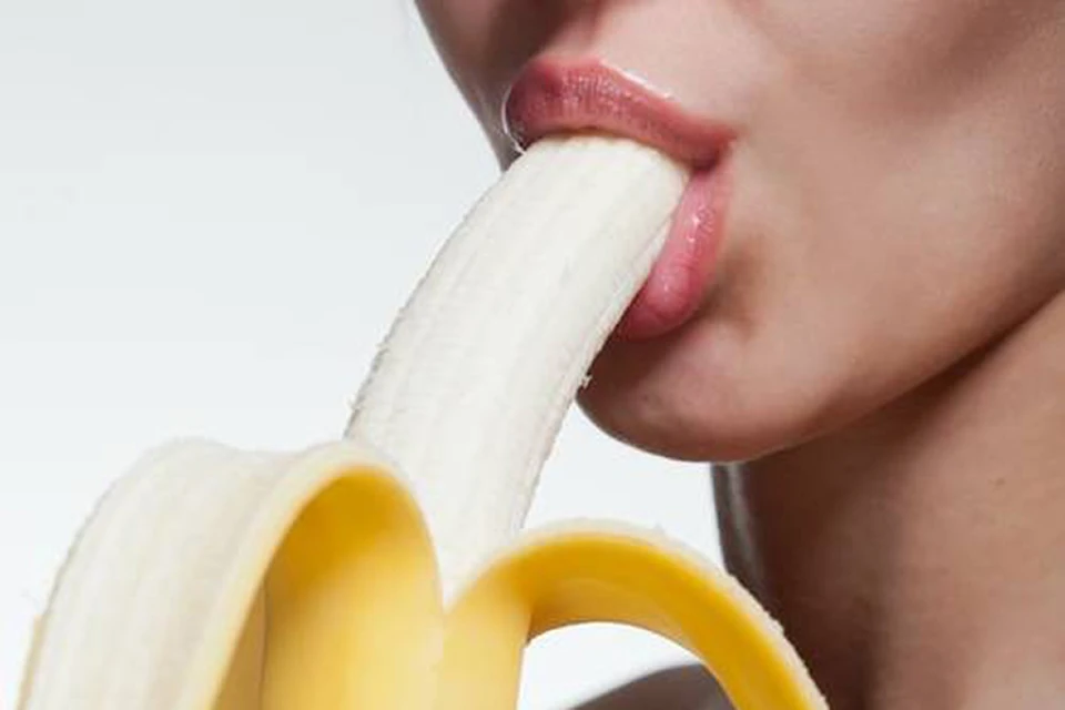 Если же в вашу задачу входит не только получить бурный секс, но и вызвать нежную привязанность партнера, почаще кормите его бананами