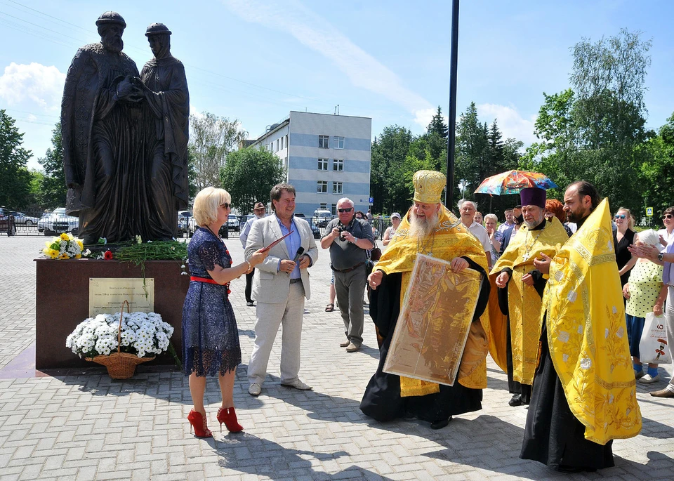 Открытие памятника в Конаково. Фото: Ирина ВДОВЕНКО