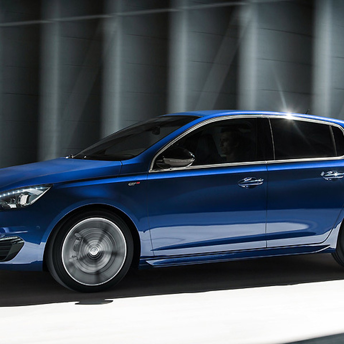 Тест-драйв KP.RU: Peugeot 308 и французский банк - KP.RU