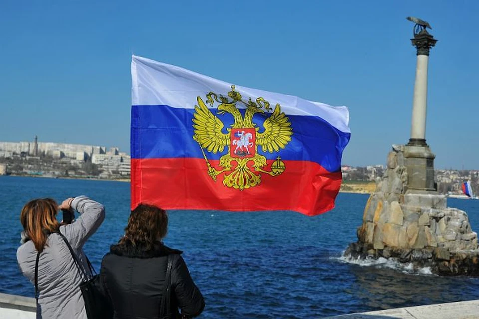 У самих крымчан нет сомнений, к какой стране теперь относится полуостров. Но политики продолжают спекулировать на этой теме