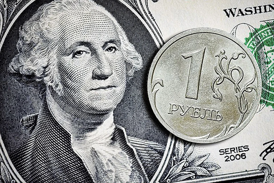 Эксперты ожидают, что наша валюта окрепнет до конца года, но и ослабнуть тоже может - причины для этого есть