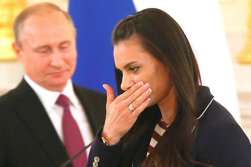 Елена Исинбаева расплакалась на проводах спортсменов на Олимпиаду