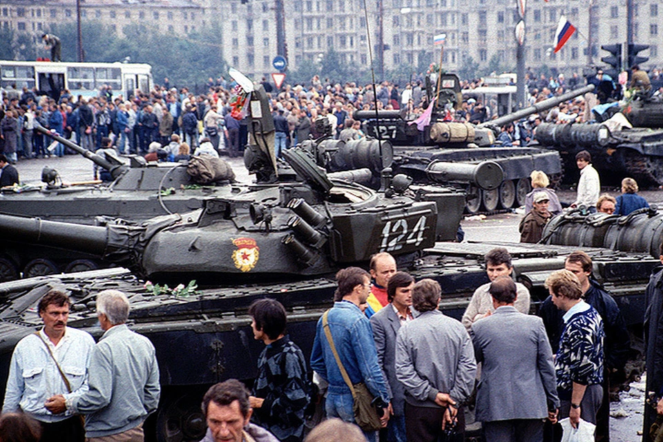 Август 1991 года. Танки на улицах Москвы.