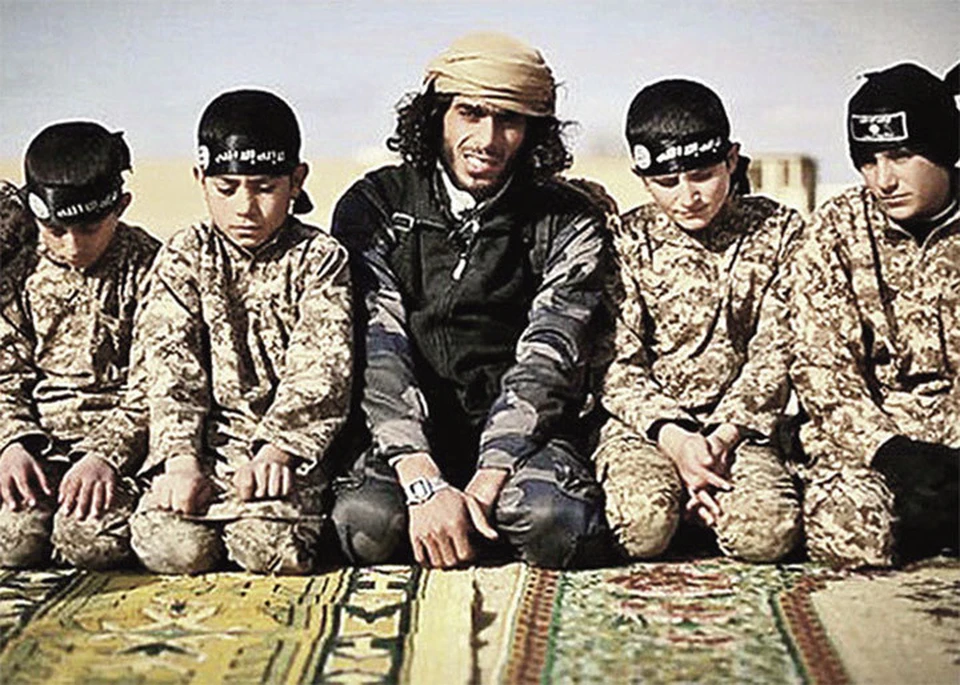 С ранних лет в ИГИЛ* детей готовят к смерти во имя Аллаха