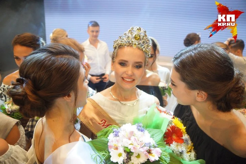 "Мисс Екатеринбург-2016" Елизавета Аниховская в окружении своих подруг-соперниц