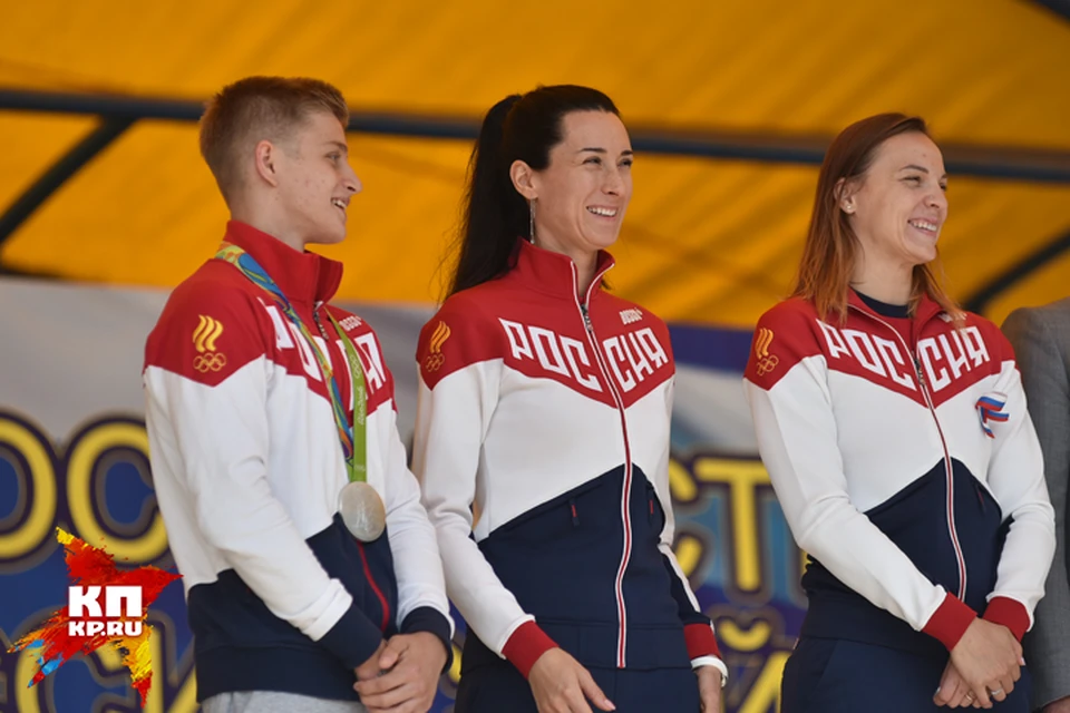22 августа Иван Стретович, Любовь Шутова и Юлия Гаврилова приняли участие в праздновании Дня российского флага в Новосибирске.