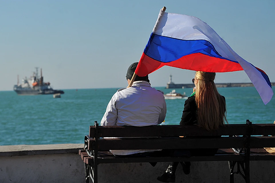 В столице Украины уверены, что их права на прилегающие к полуострову территориальные воды, акватории Чёрного и Азовского морей, Керченского пролива, были нарушены