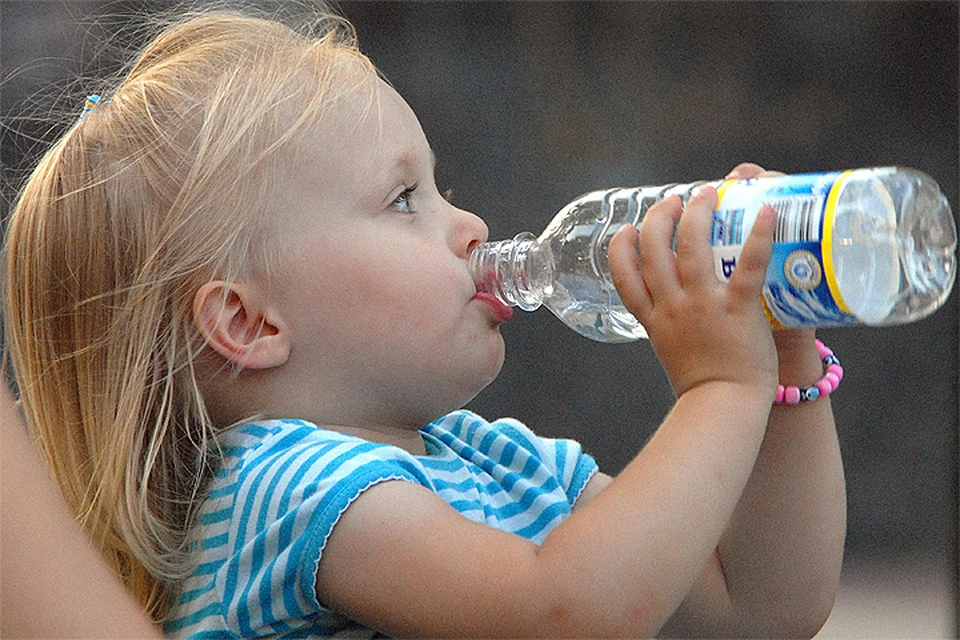 "Росконтроль" проверил пять образцов воды "для детского питания"
