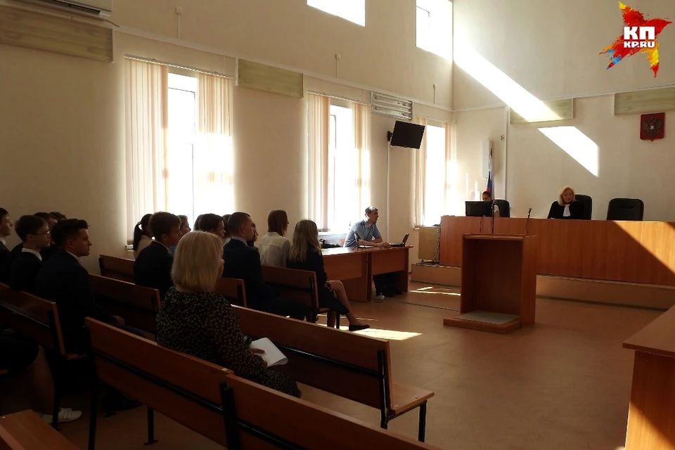 Десятиклассники из Твери встретили 1 сентября в суде.