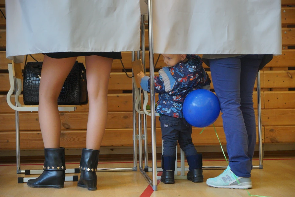 В России традиционно активно голосует более старшее поколение. Поэтому младшему на участках были очень рады.