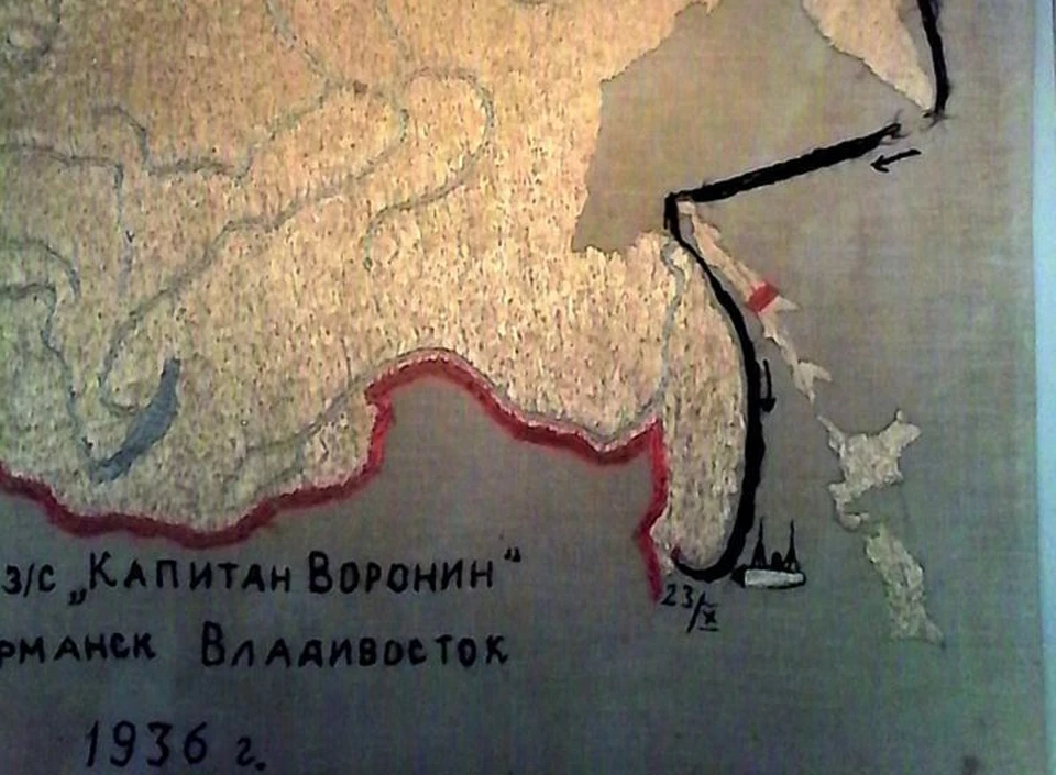 Карта опасного морского маршрута вышита женой капитана. Фото: Карина ПРОШКИНА.