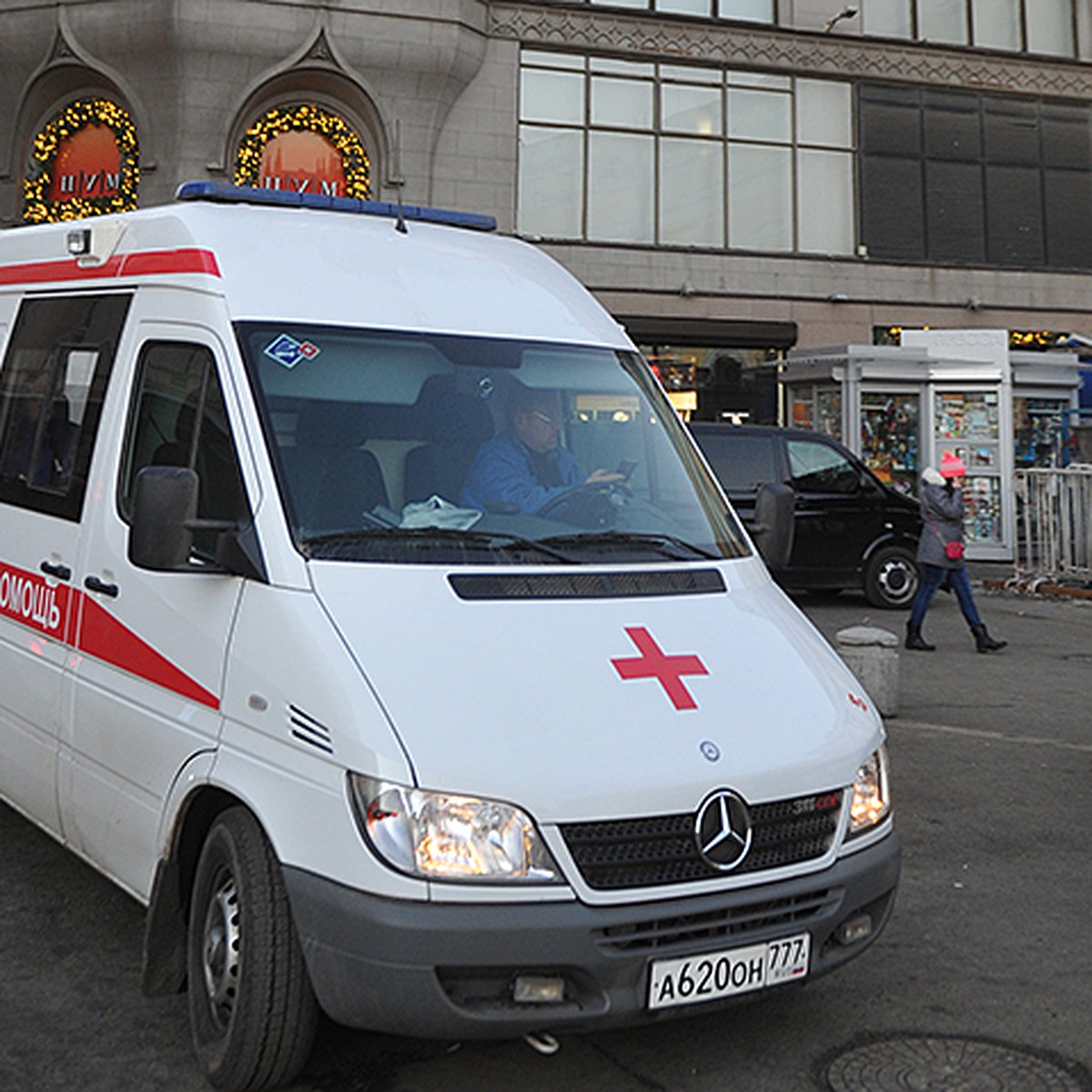 В Москве предлагают разрешить автомобилям экстренных служб таранить машины  во дворах - KP.RU