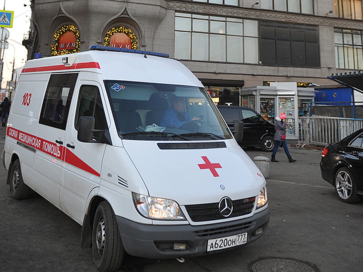 В Москве предлагают разрешить автомобилям экстренных служб таранить машины  во дворах - KP.RU