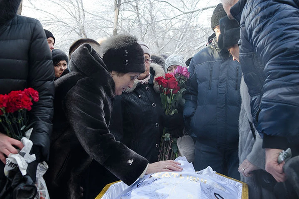 13 декабря попрощались с Екатериной Вашуркиной, на которую с мужем-подполковником полиции напали и избили неизвестные.