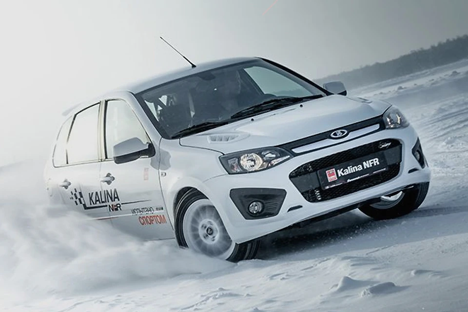 Разгон до 100 км/час - 9,2 сек., максимальна скорость - 205 км/час.