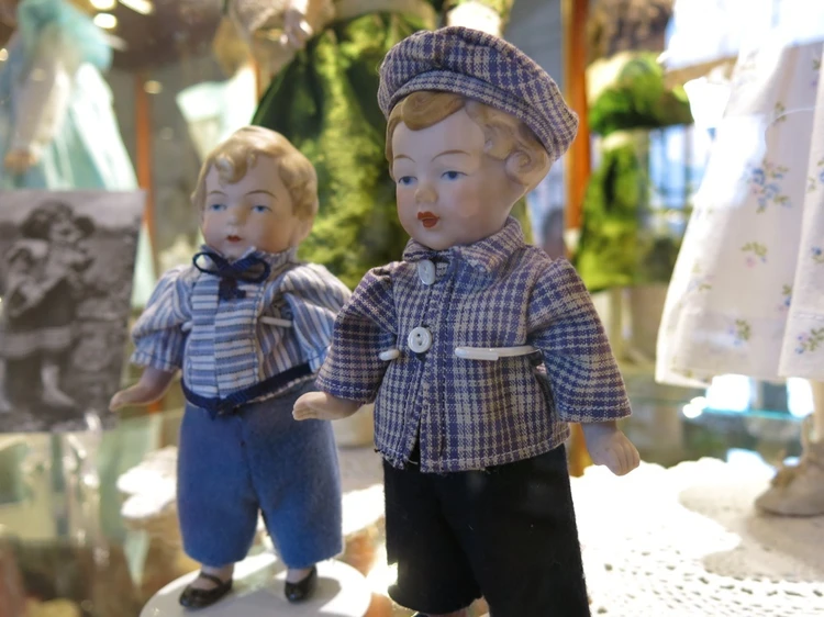 Әйелдің ішіндегі жыныс мүшесі, ішкі жағынан қарағанда