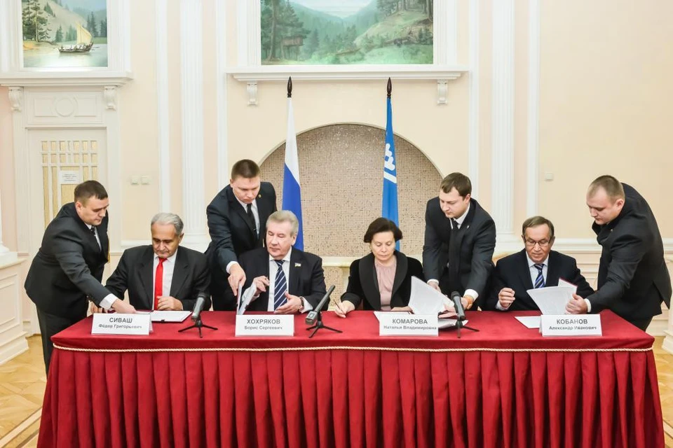 В Югре подписано трехстороннее соглашение между правительством, работодателями и профсоюзом. Фото: admhmao.ru