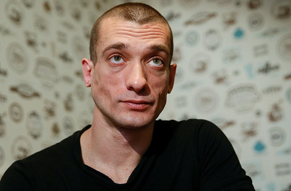 Художник Петр Павленский во время интервью.