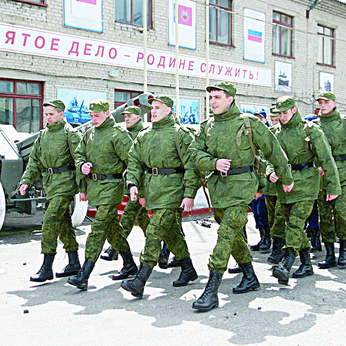 Саратовских призывников оденут в новую форму - KP.RU