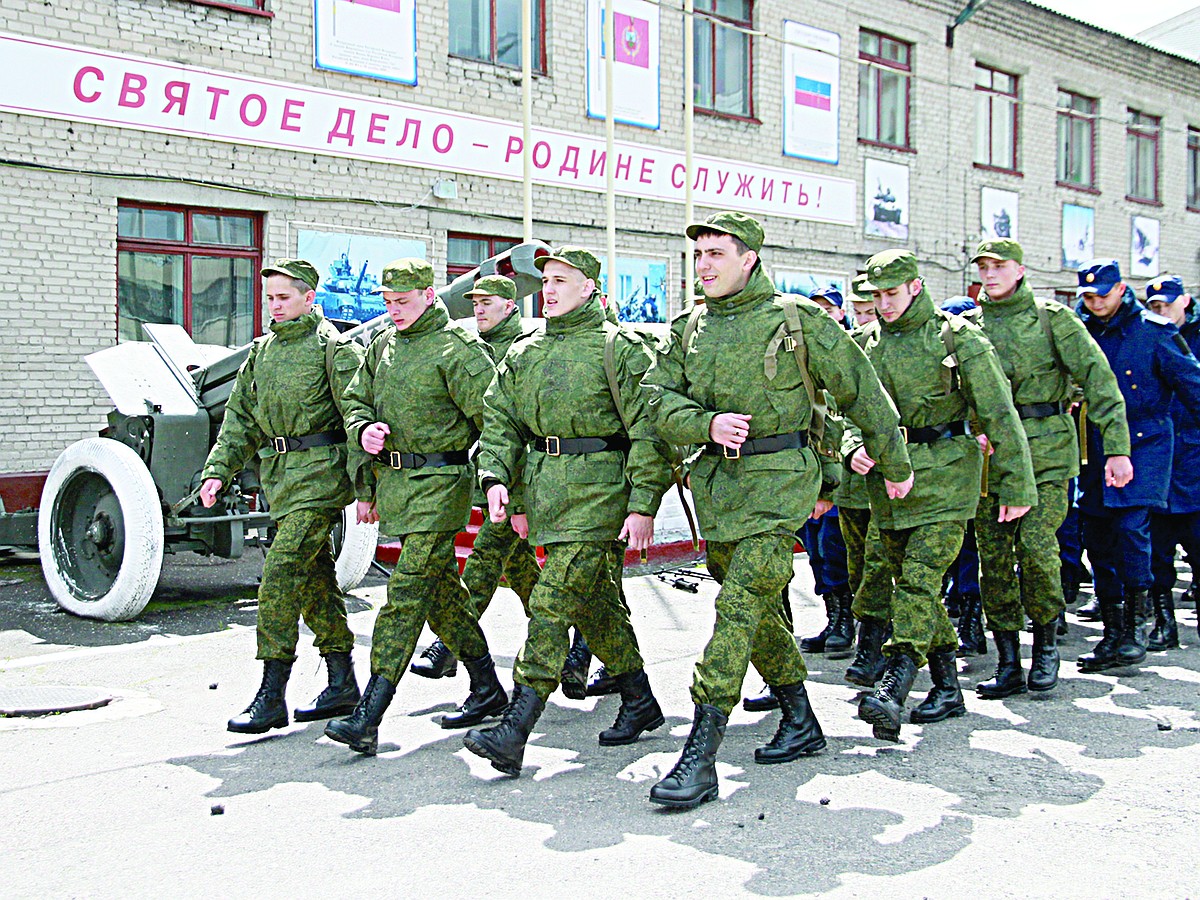 Саратовских призывников оденут в новую форму - KP.RU