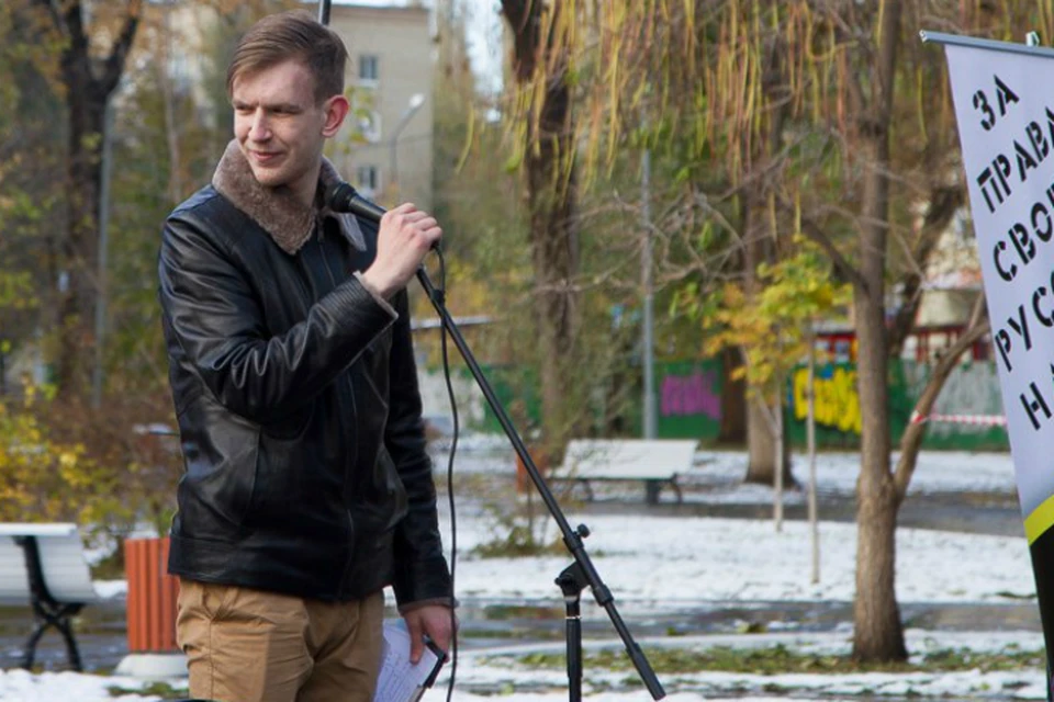 Молодого активиста Сергея Окунева привлекли за экстремистский хит.