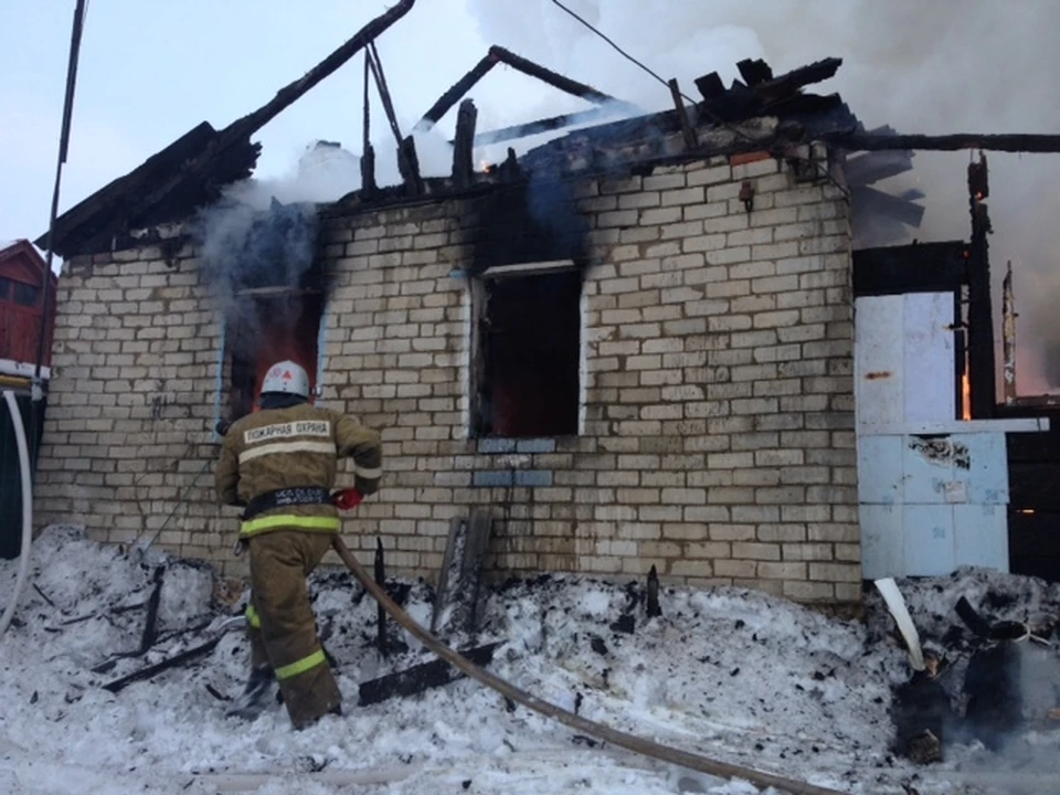 Огонь практически уничтожил дом многодетной семьи. фото: пресс-служба ГУ МЧС России по Белгородской области.