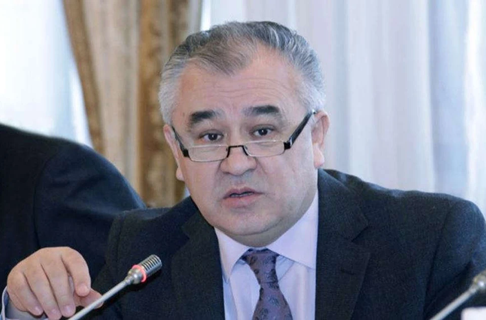 Омурбека Текебаева обвиняют в мошенничестве и коррупции.