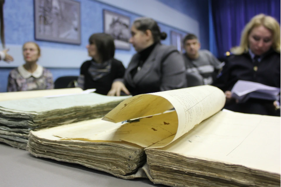 В Саратове сотрудники ФСБ вернули в архив украденные книги на миллиард