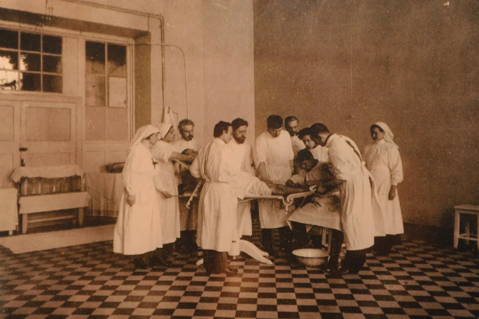 Долгое время южноуральцы лечились у знахарок, потому что больниц попросту не было.