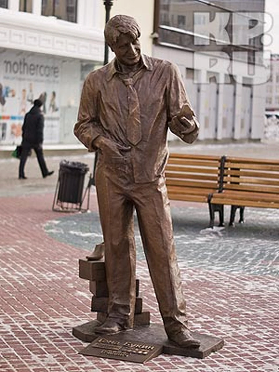 Гена букин в екатеринбурге. Гена букин в екатеринбурге. Улица вайнера памятник гене букину. Гена букин в екатеринбурге. Гена букин в екатеринбурге.